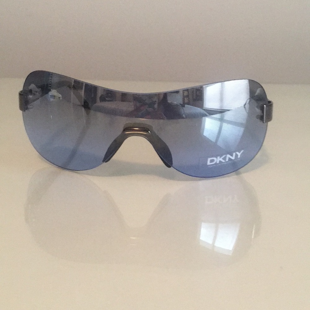 DKNY SUNGLASSES 😎